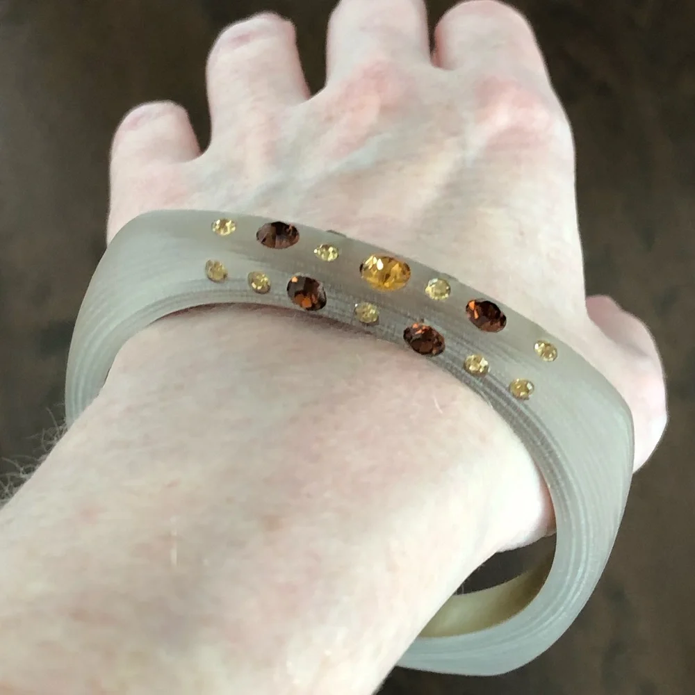 🔹NWOT🔹Frosted Lucite Rhinestone Bangle - Picture 5 of 7
